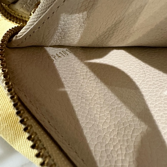 Louis Vuitton Empreinte Zippy Wallet in Neige - Picture 8 of 9